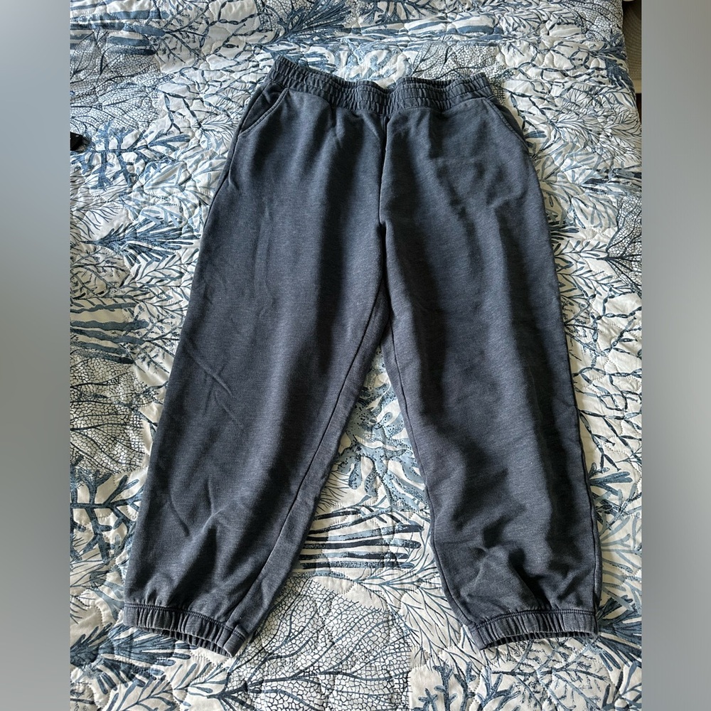 American eagle women’s cuffed ankle sweatpants